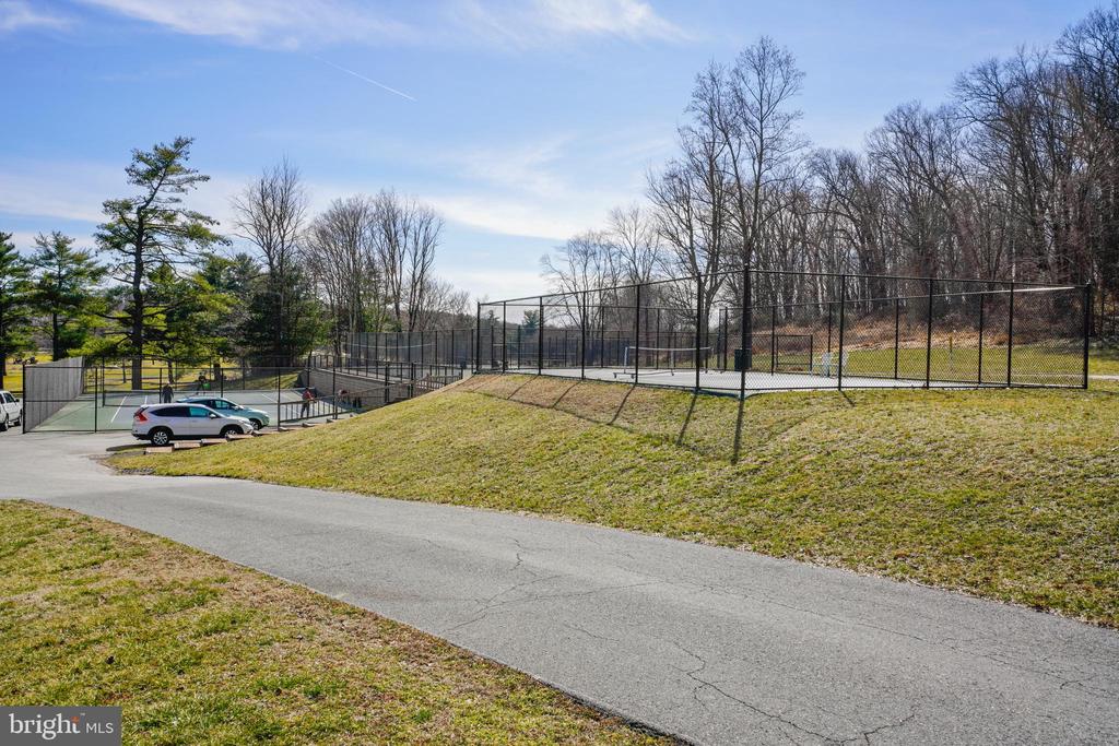 10954 Fairmont Ln