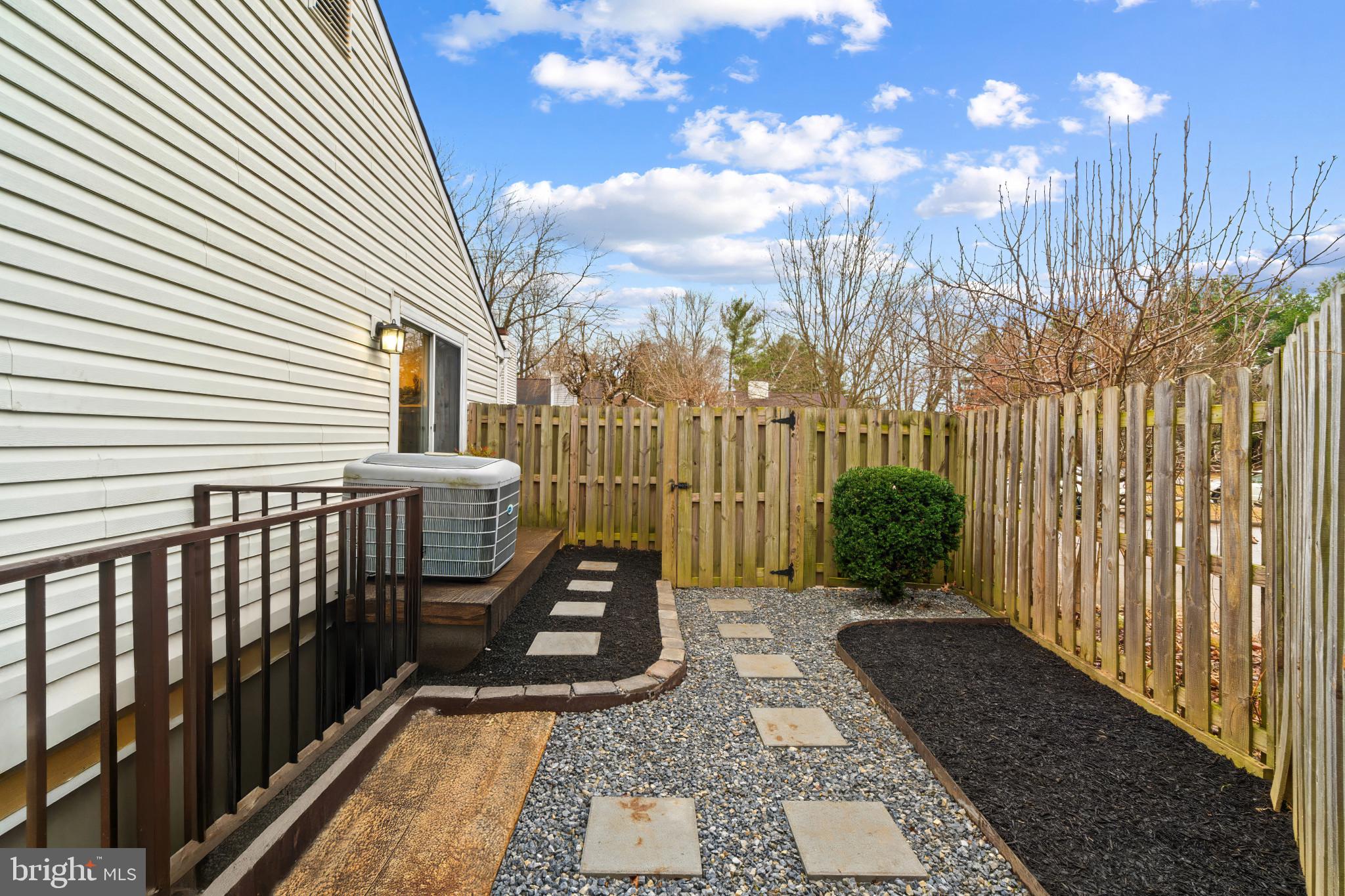 7172 ATTIC WINDOW WAY