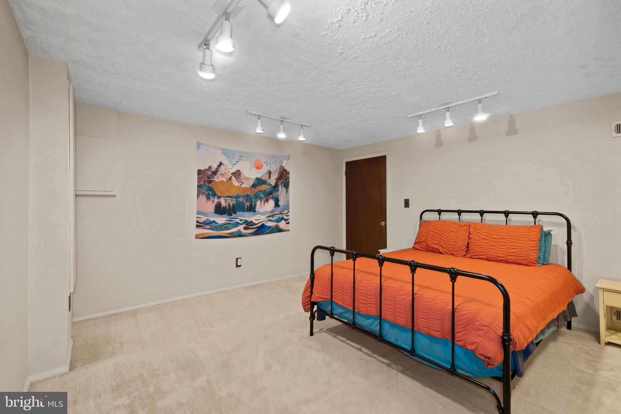 7172 ATTIC WINDOW WAY