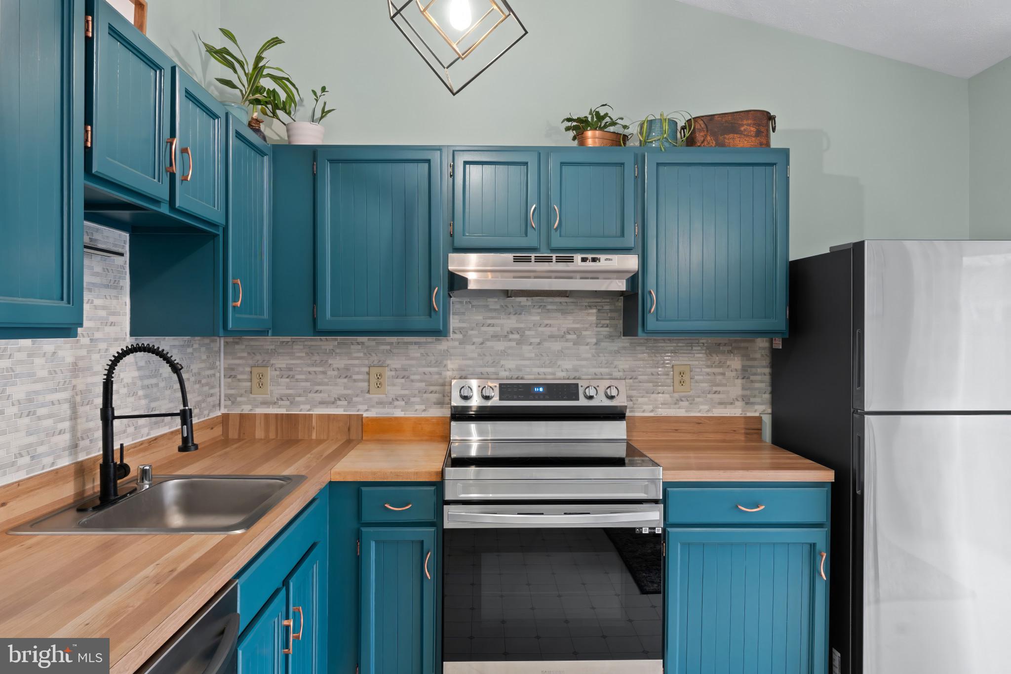 7172 ATTIC WINDOW WAY