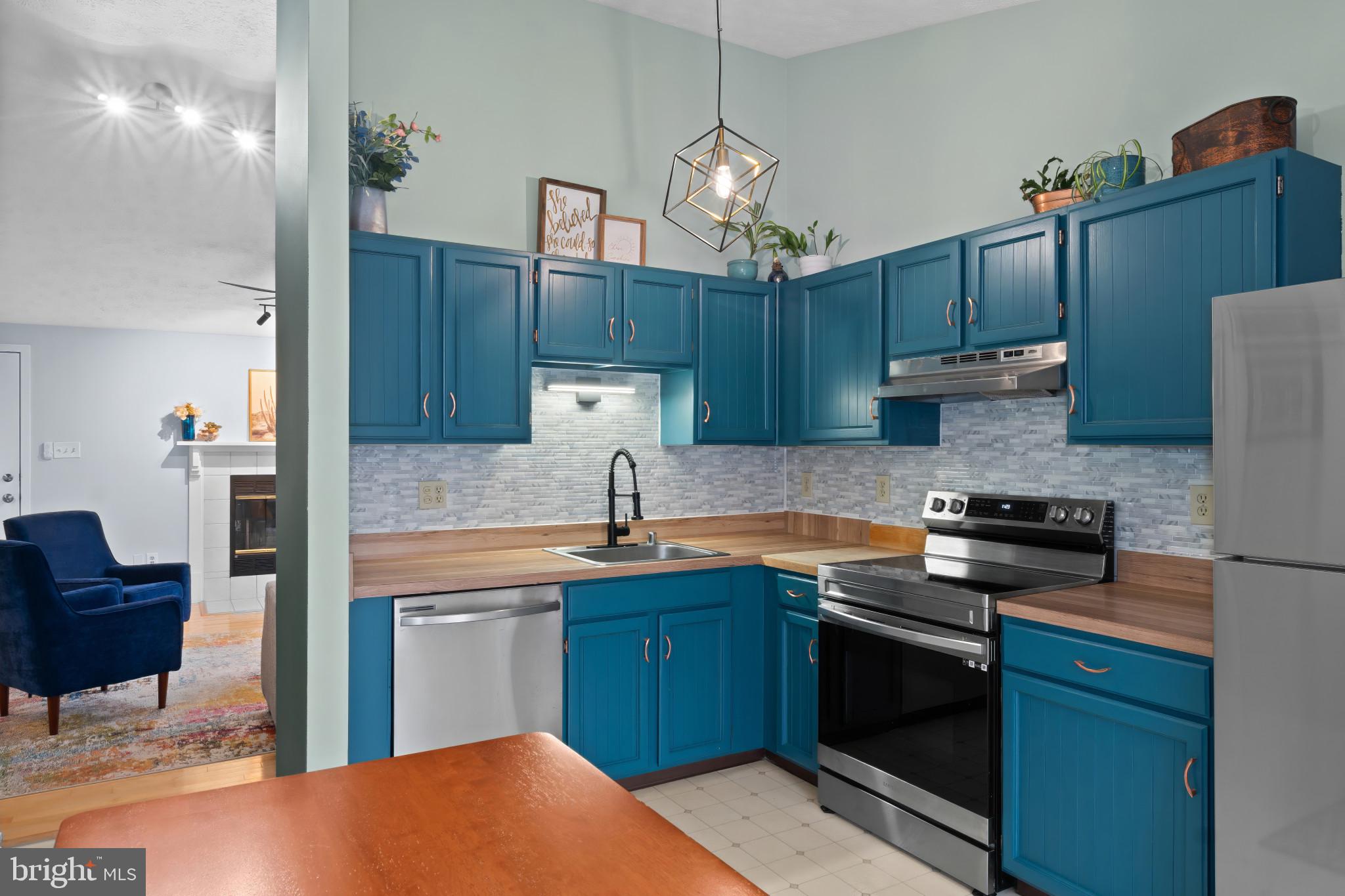 7172 ATTIC WINDOW WAY