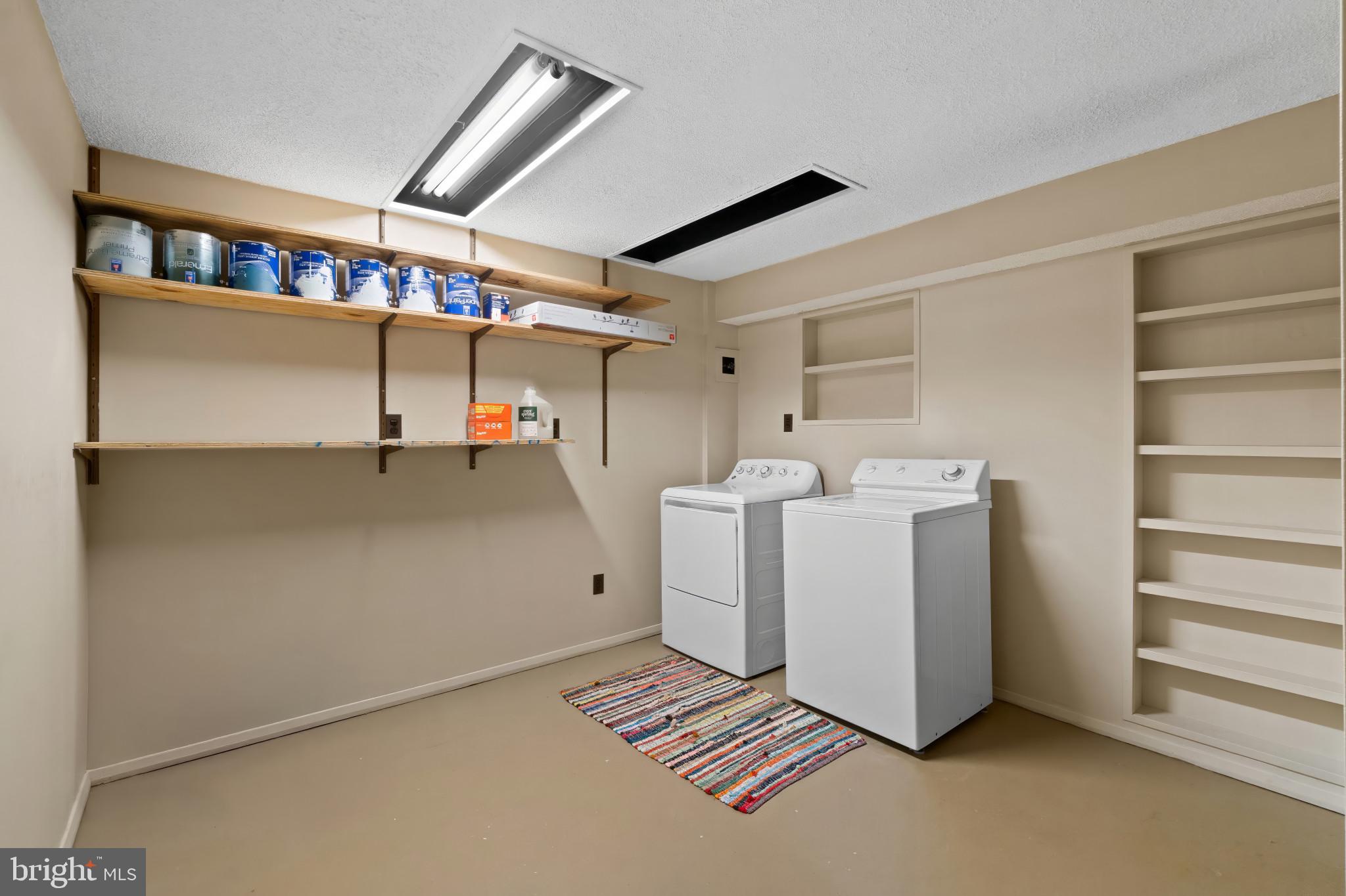 7172 ATTIC WINDOW WAY