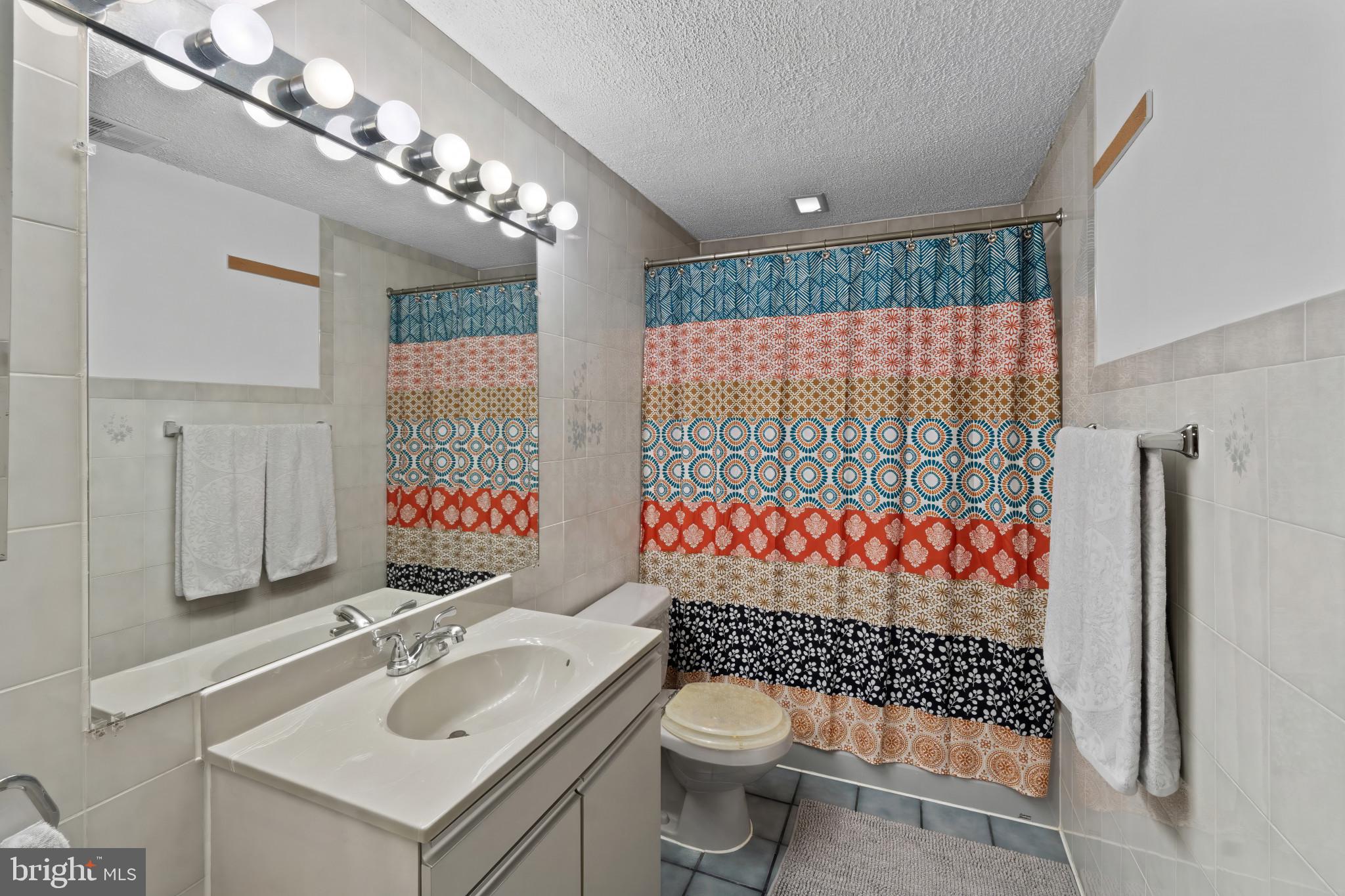 7172 ATTIC WINDOW WAY