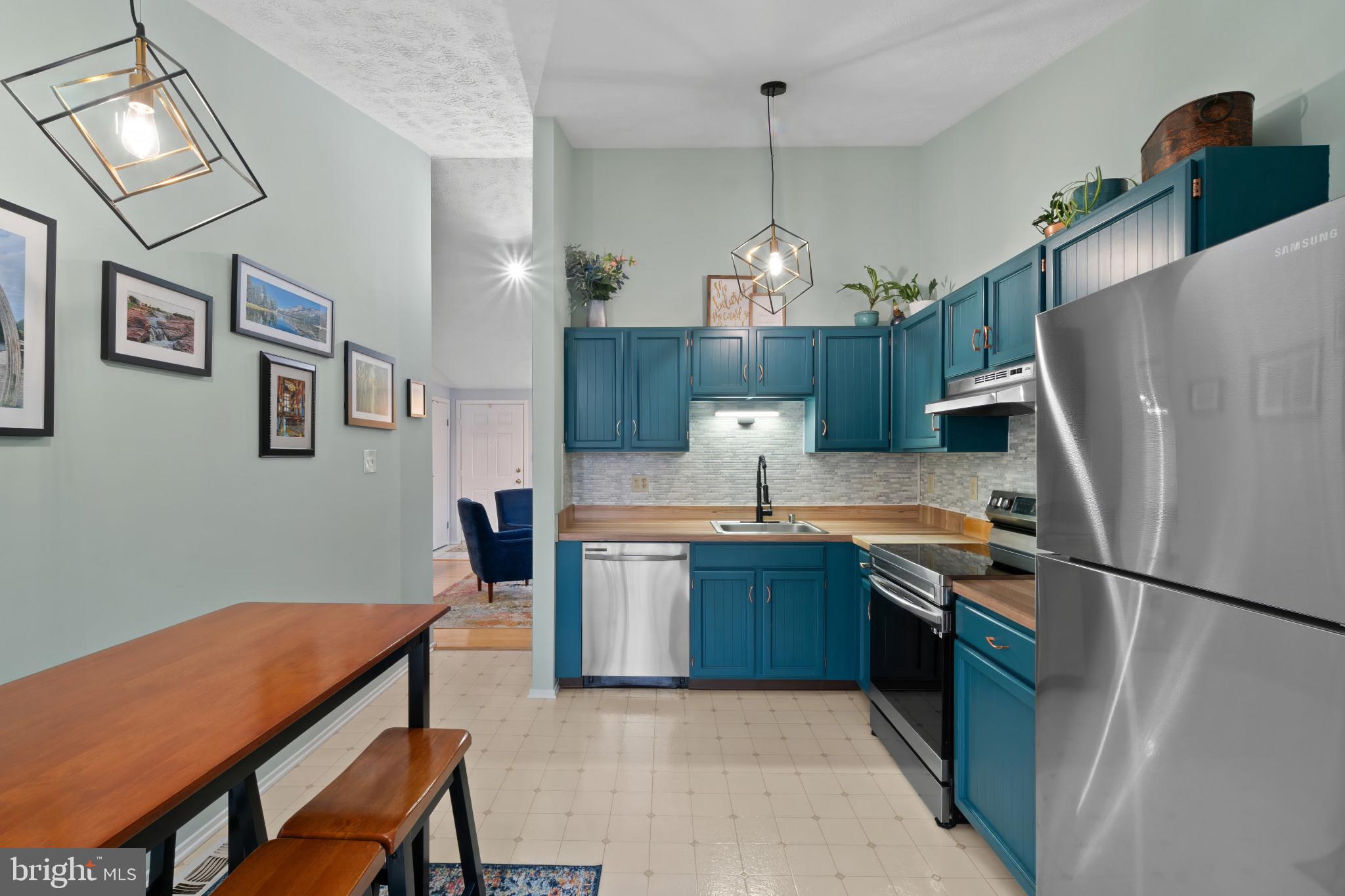 7172 ATTIC WINDOW WAY