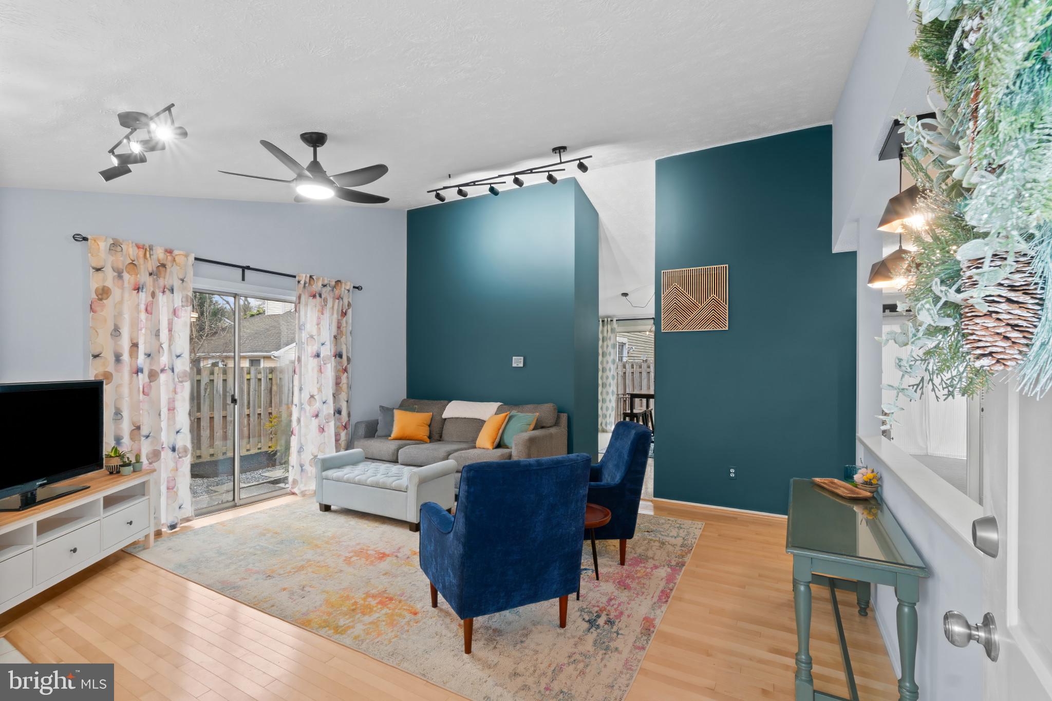 7172 ATTIC WINDOW WAY