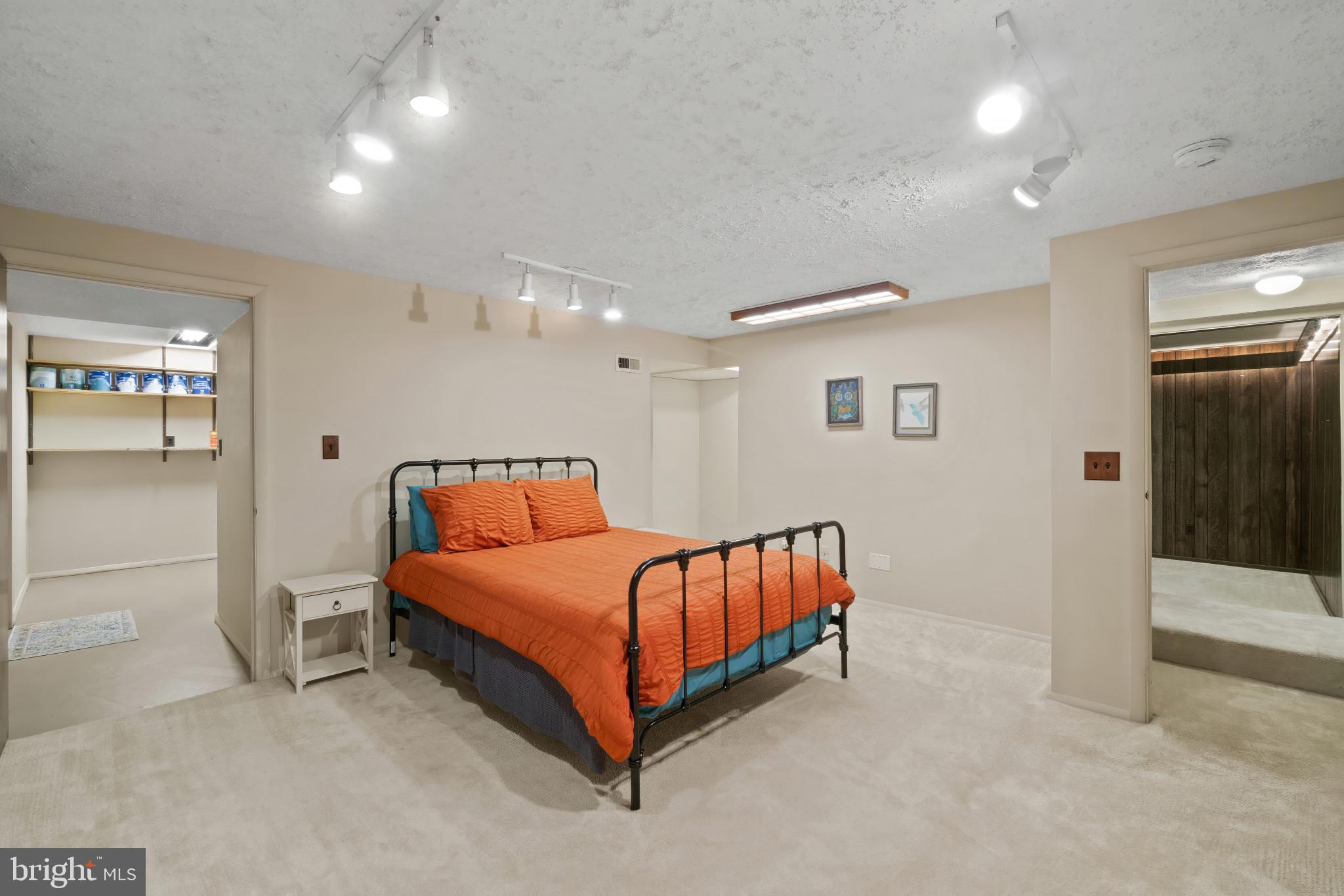 7172 ATTIC WINDOW WAY