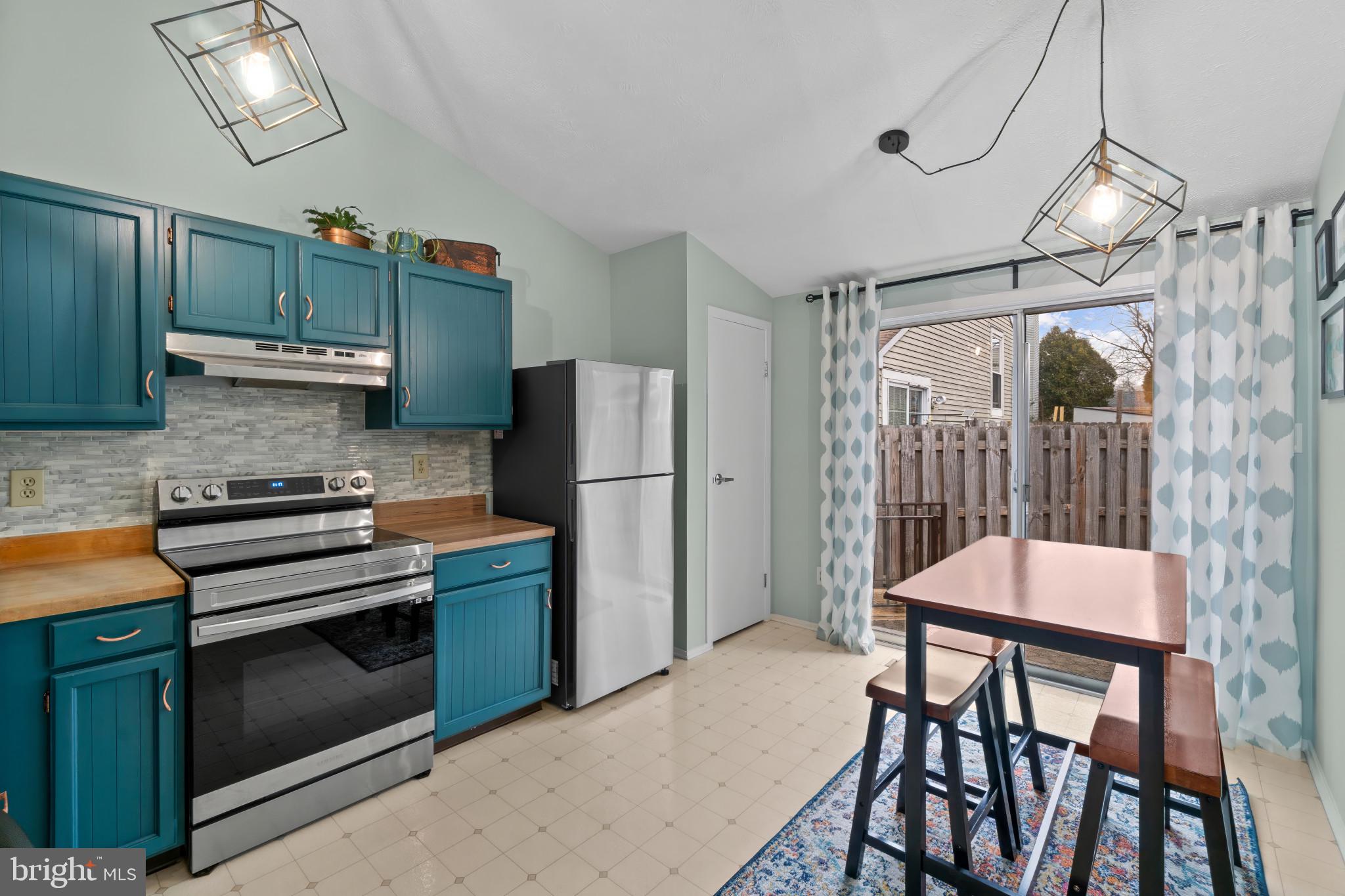 7172 ATTIC WINDOW WAY