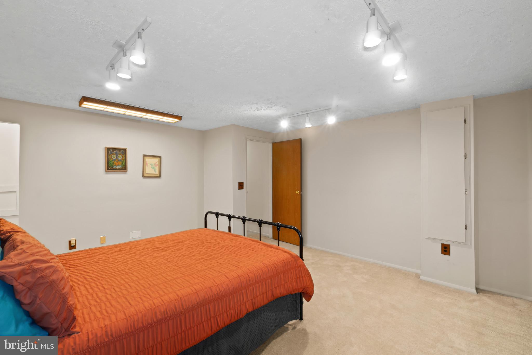 7172 ATTIC WINDOW WAY