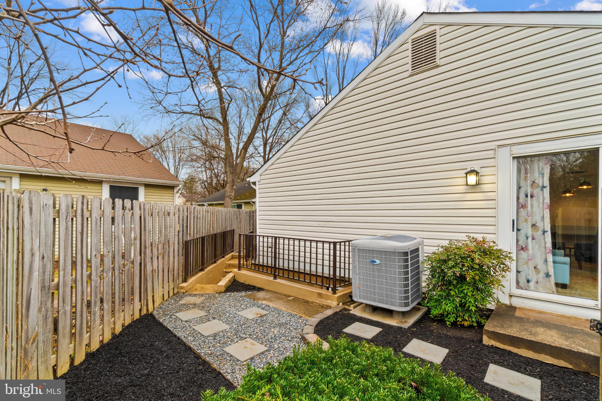 7172 ATTIC WINDOW WAY
