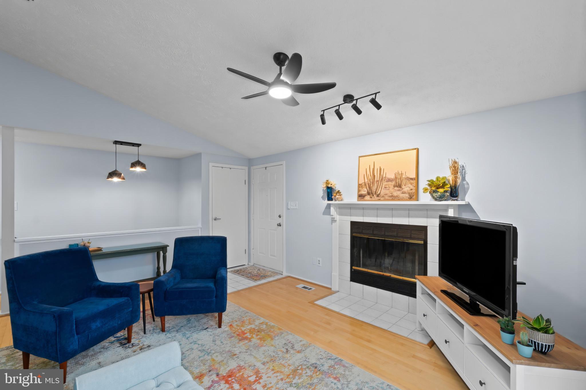 7172 ATTIC WINDOW WAY