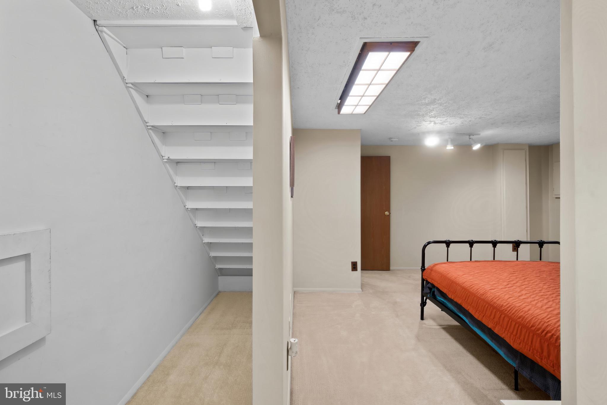 7172 ATTIC WINDOW WAY