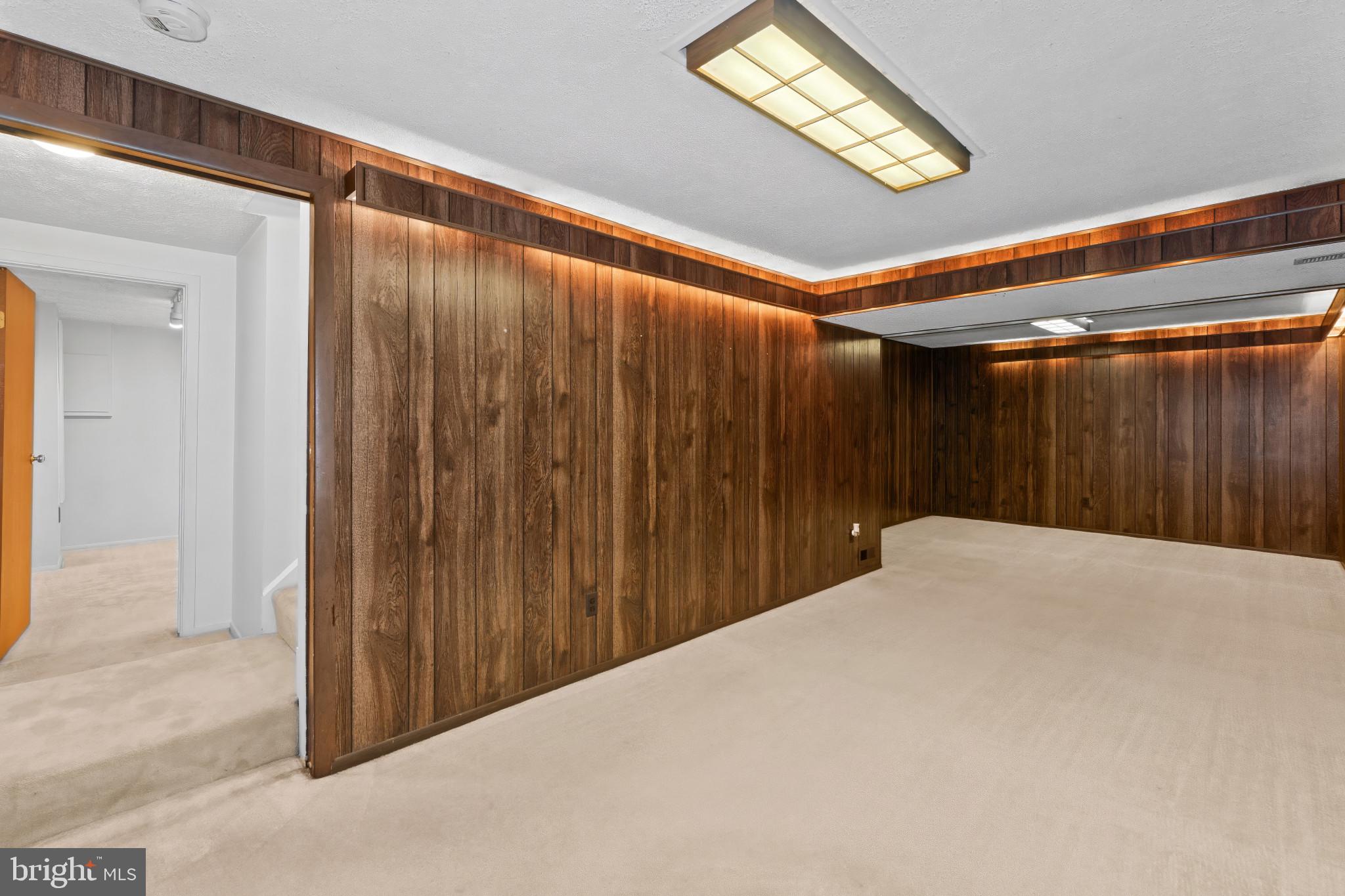 7172 ATTIC WINDOW WAY