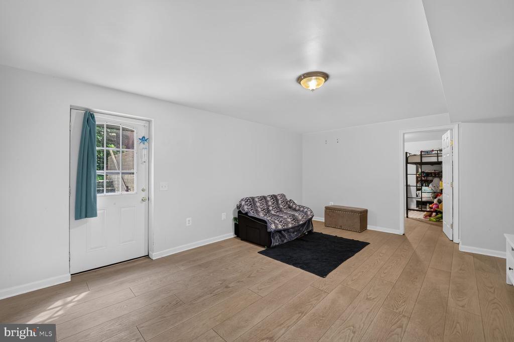 9957 GUILFORD ROAD