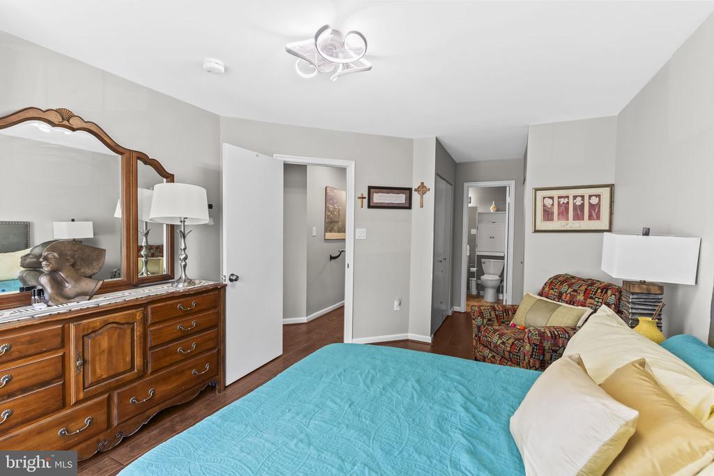 7914 CHAPEL COVE DRIVE