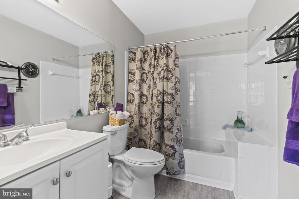7914 CHAPEL COVE DRIVE