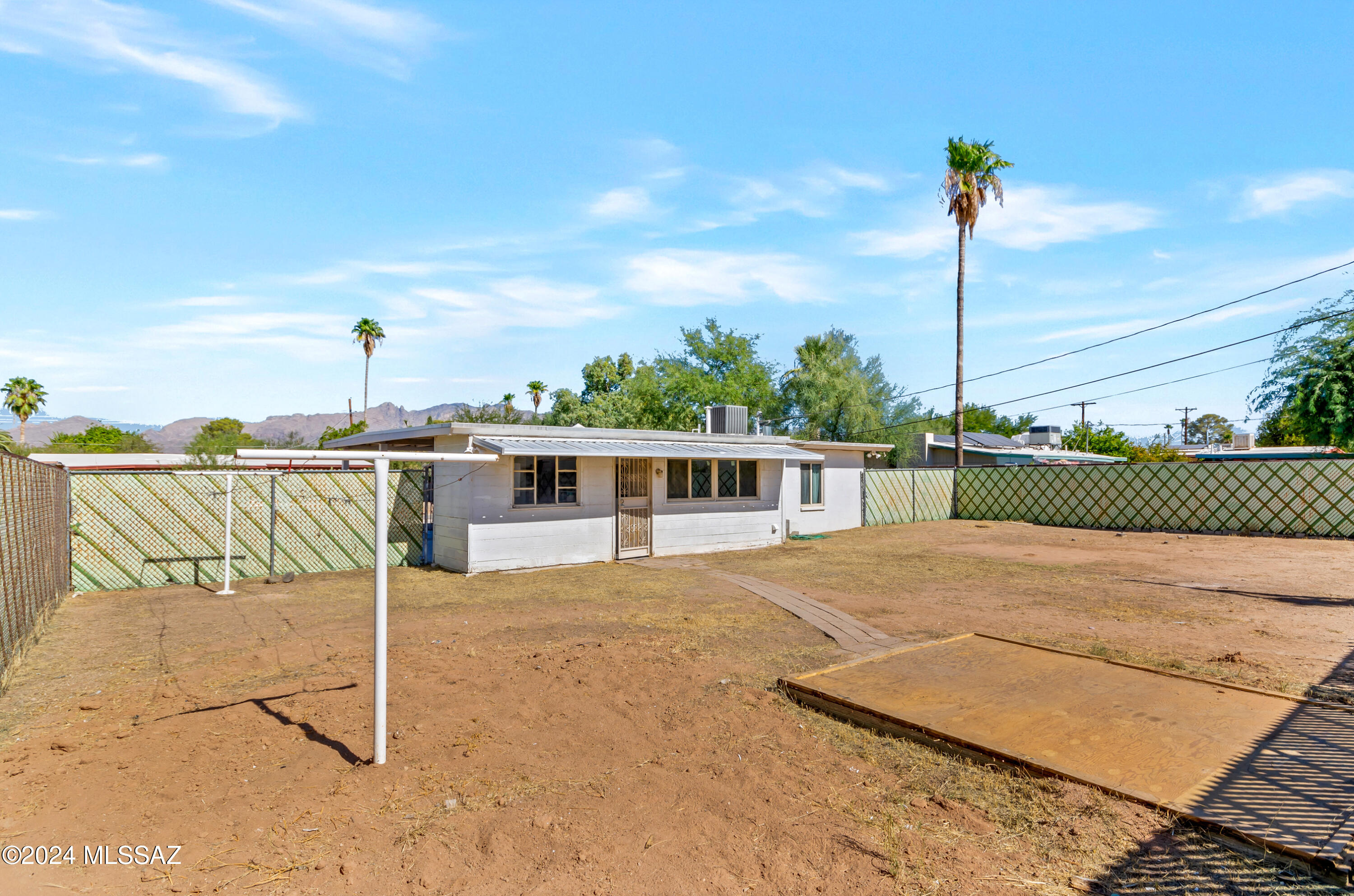 2626 E Towner Street