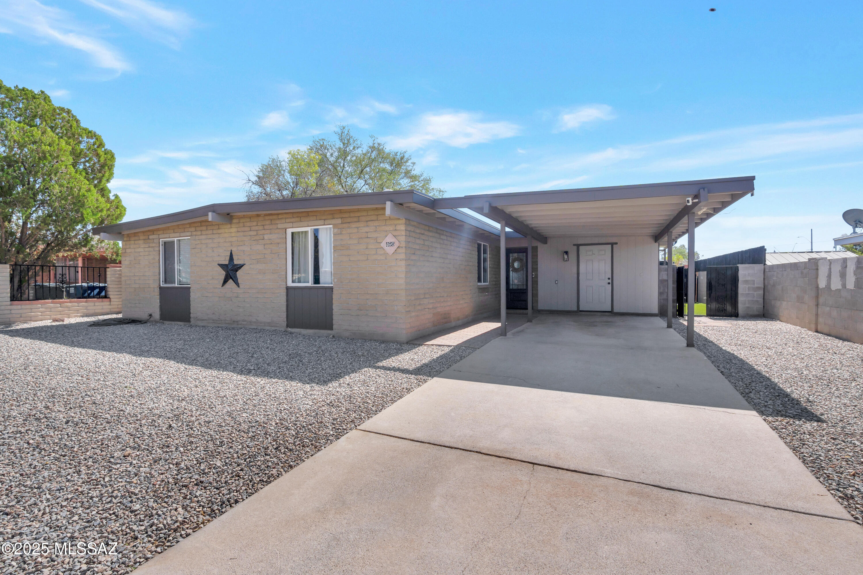 4685 S Martin Avenue