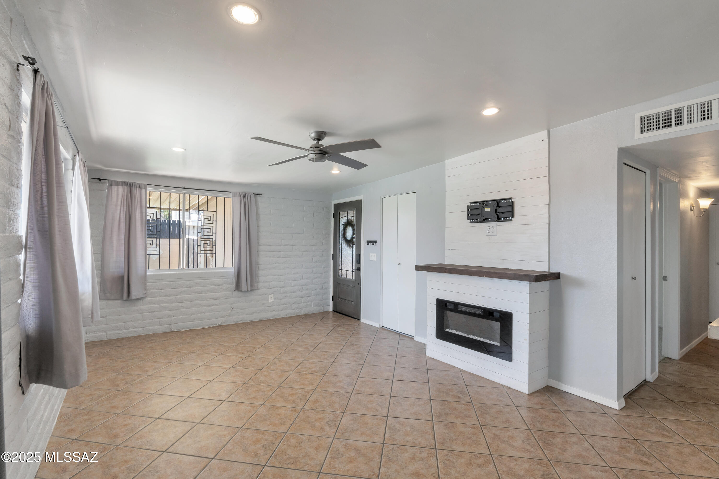 4685 S Martin Avenue