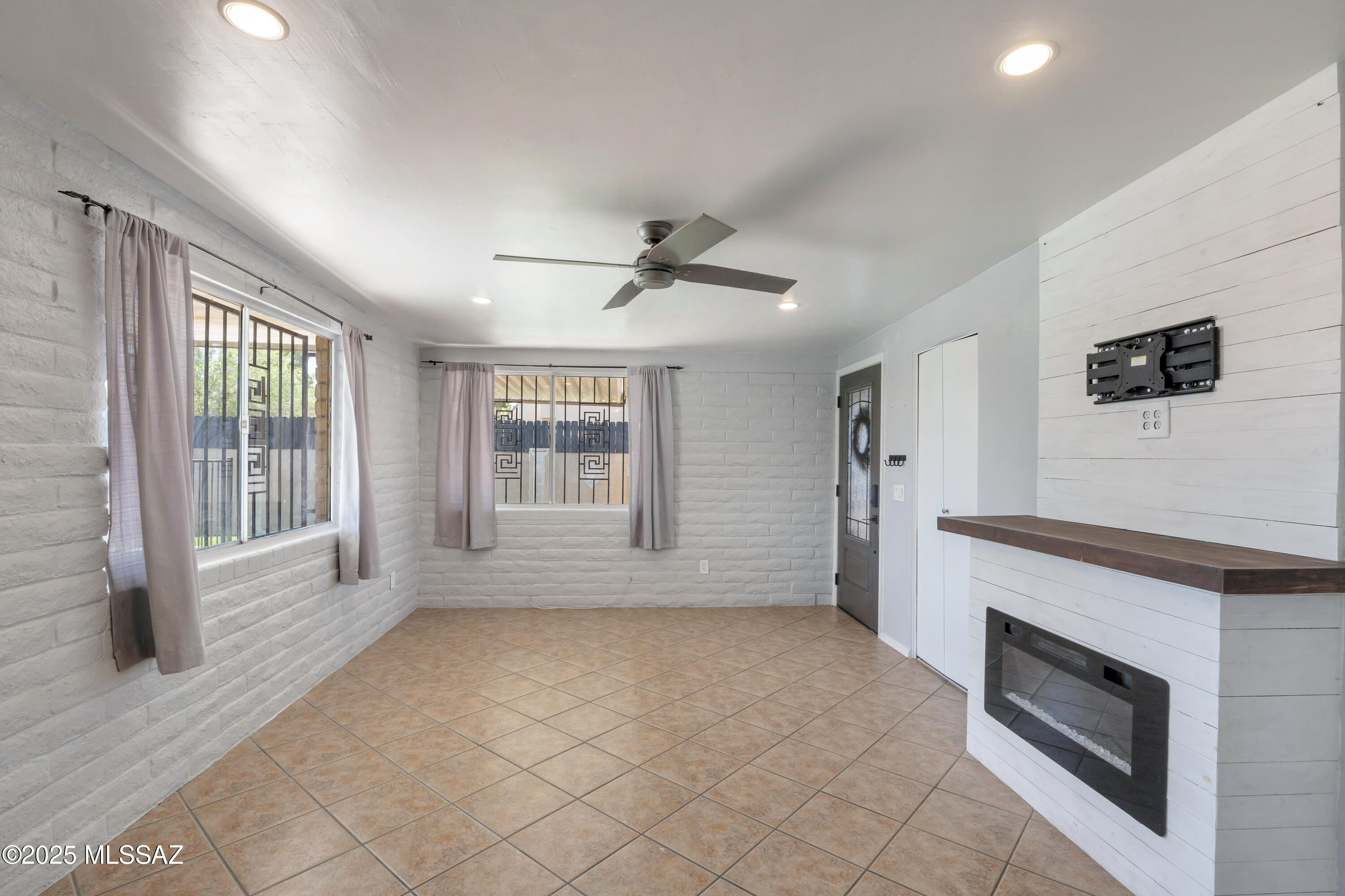 4685 S Martin Avenue