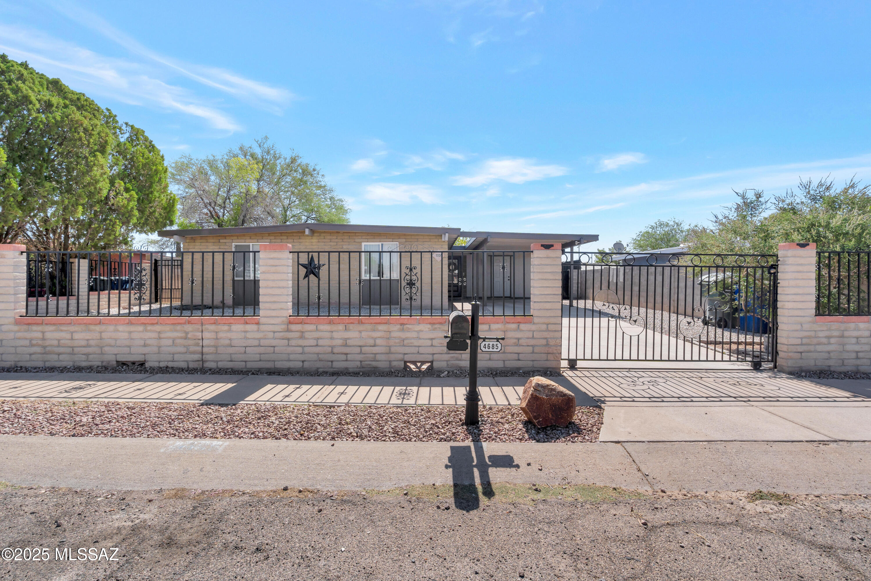 4685 S Martin Avenue