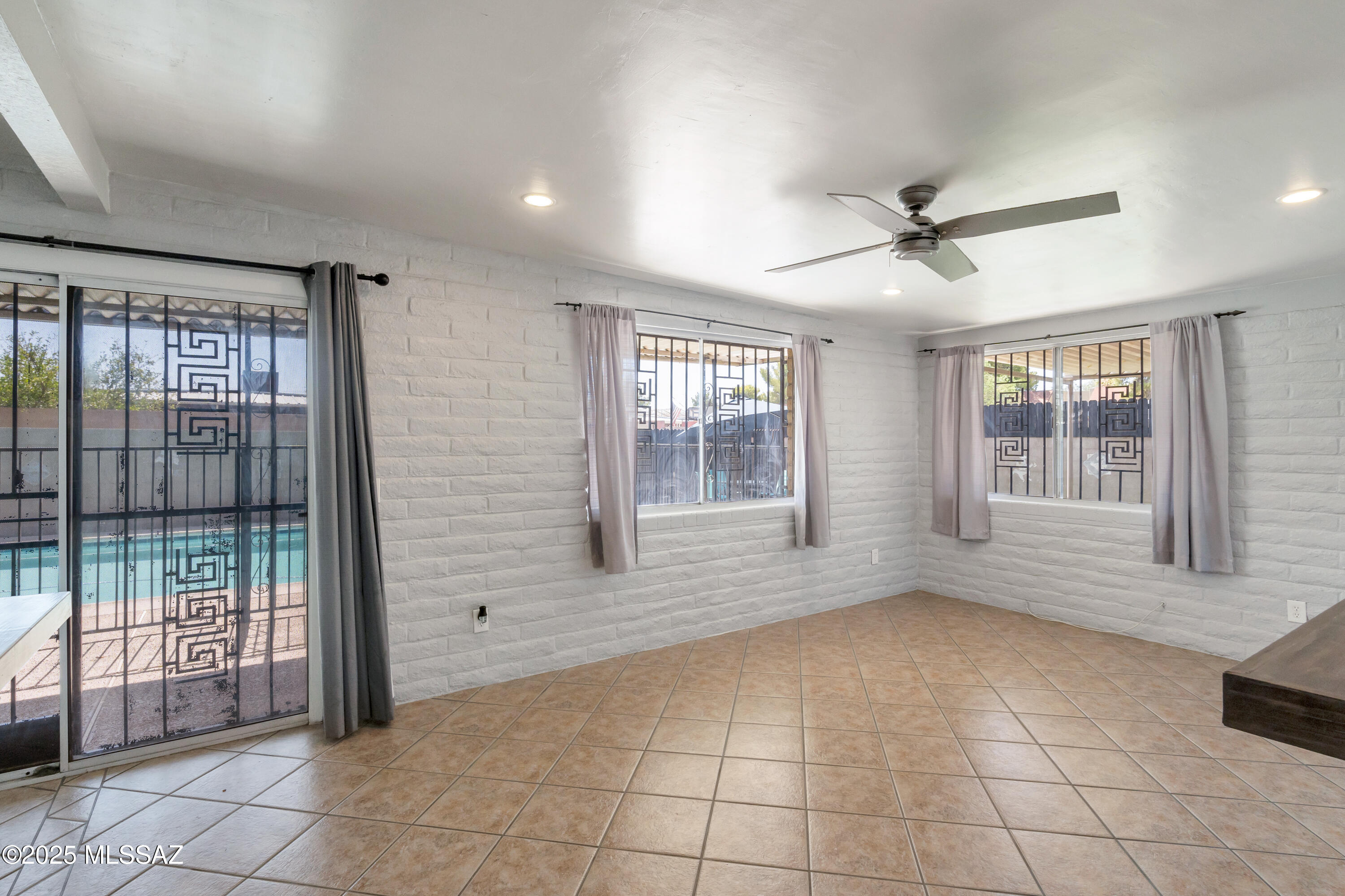 4685 S Martin Avenue