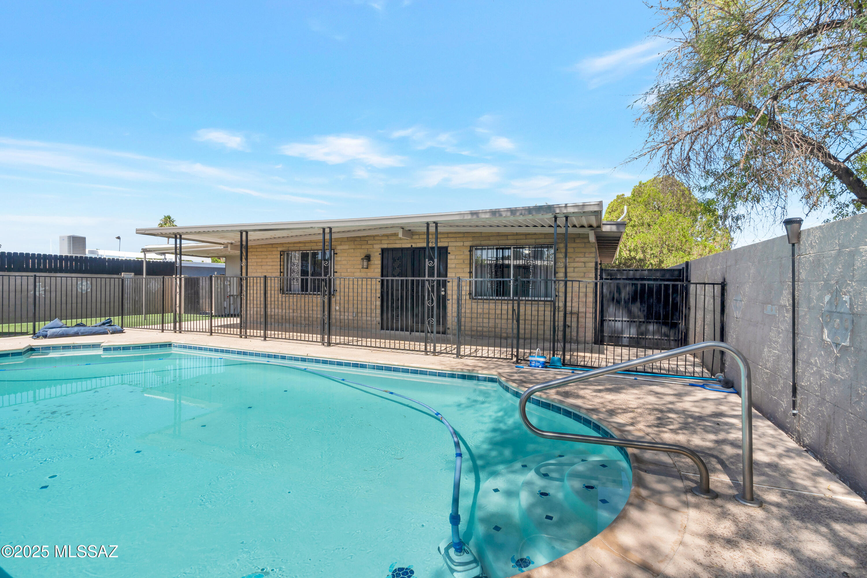 4685 S Martin Avenue