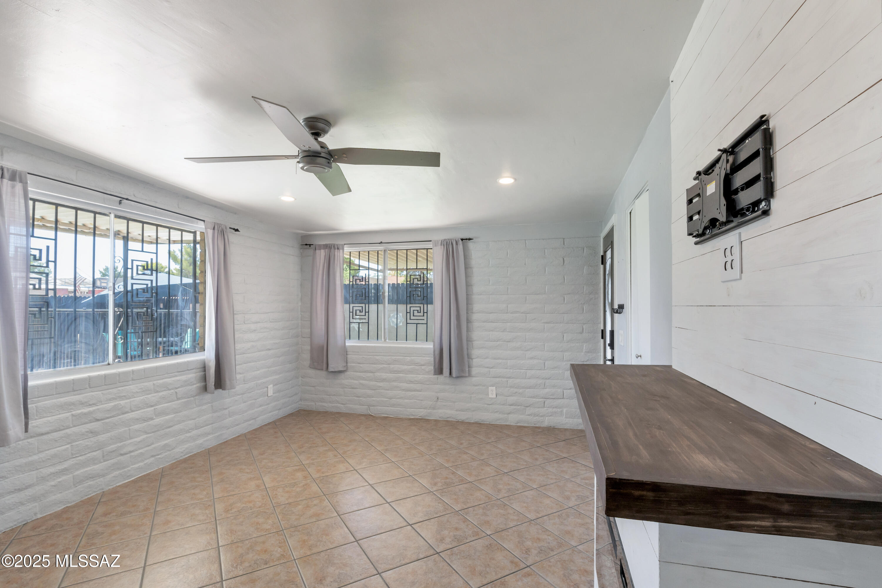 4685 S Martin Avenue