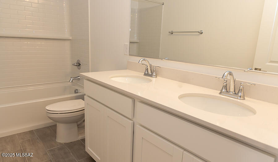 765 W Calle Las Varitas