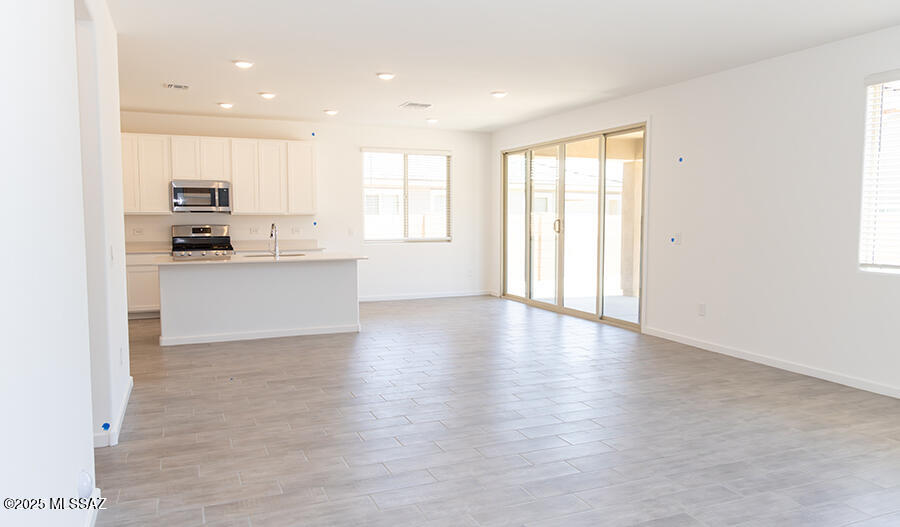 765 W Calle Las Varitas