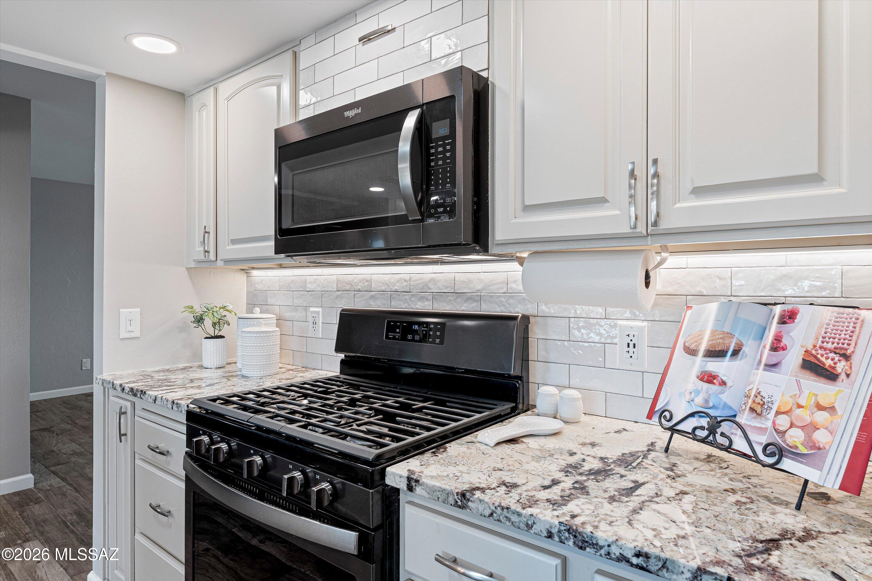 5845 N Calle Tiburon
