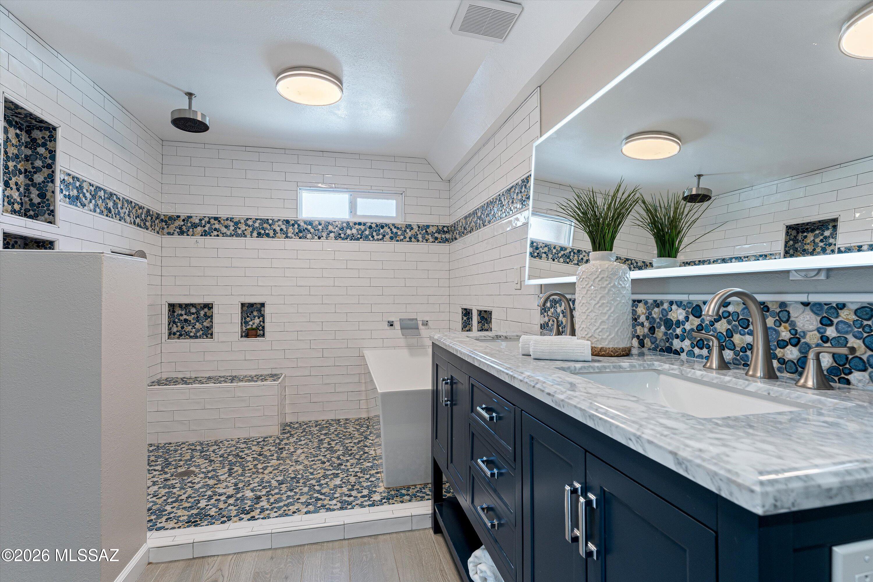 5845 N Calle Tiburon