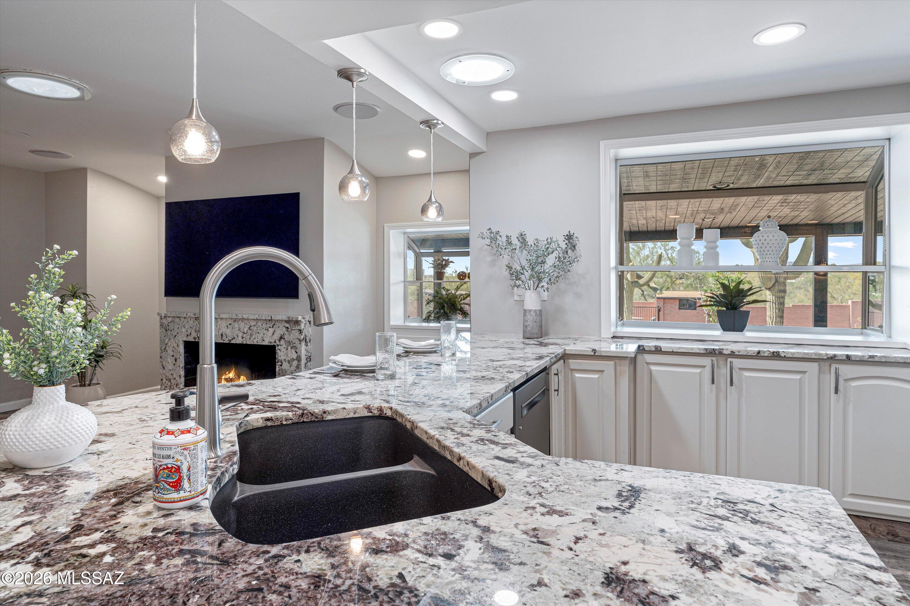 5845 N Calle Tiburon
