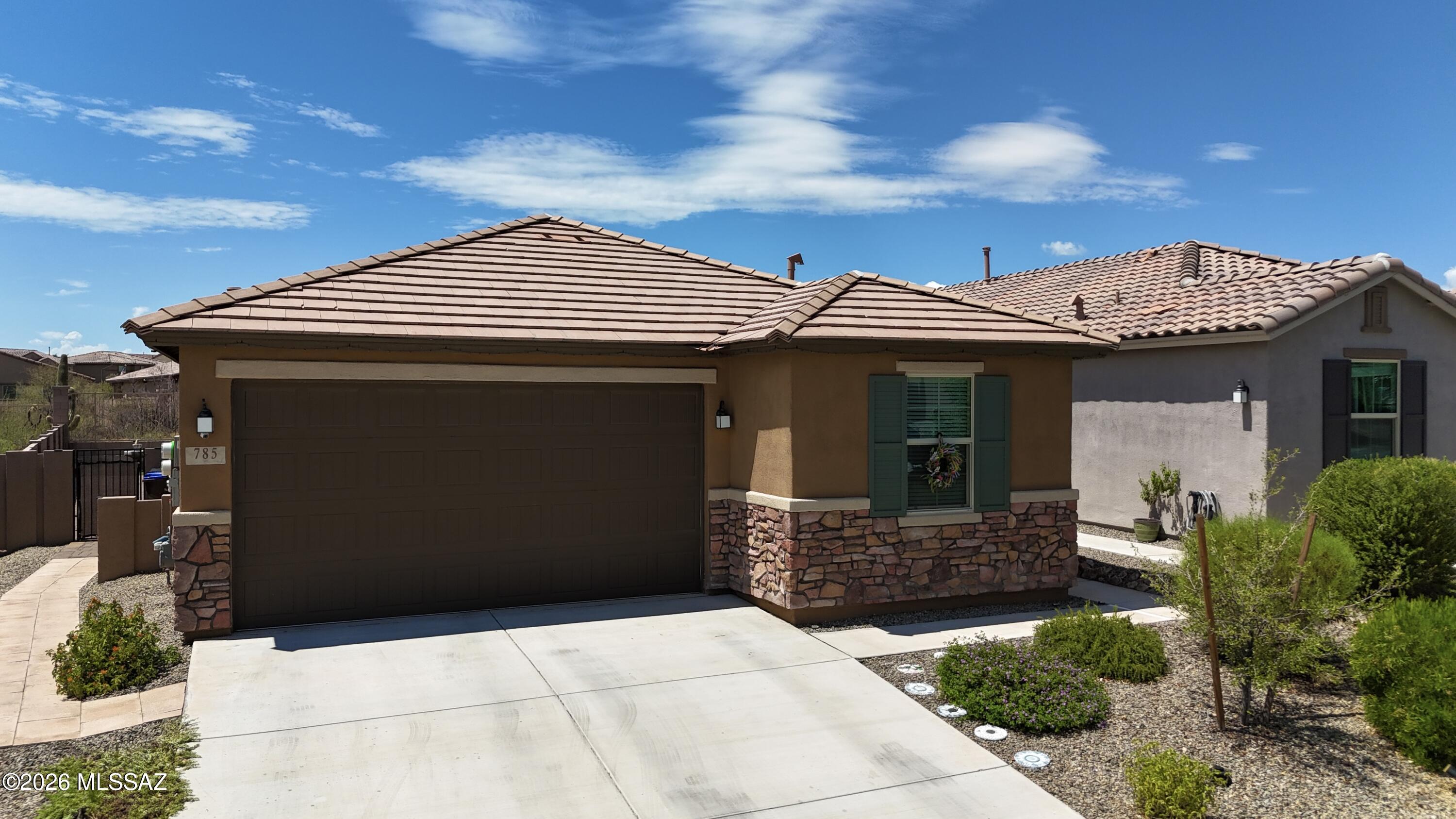 785 W Calle Calca