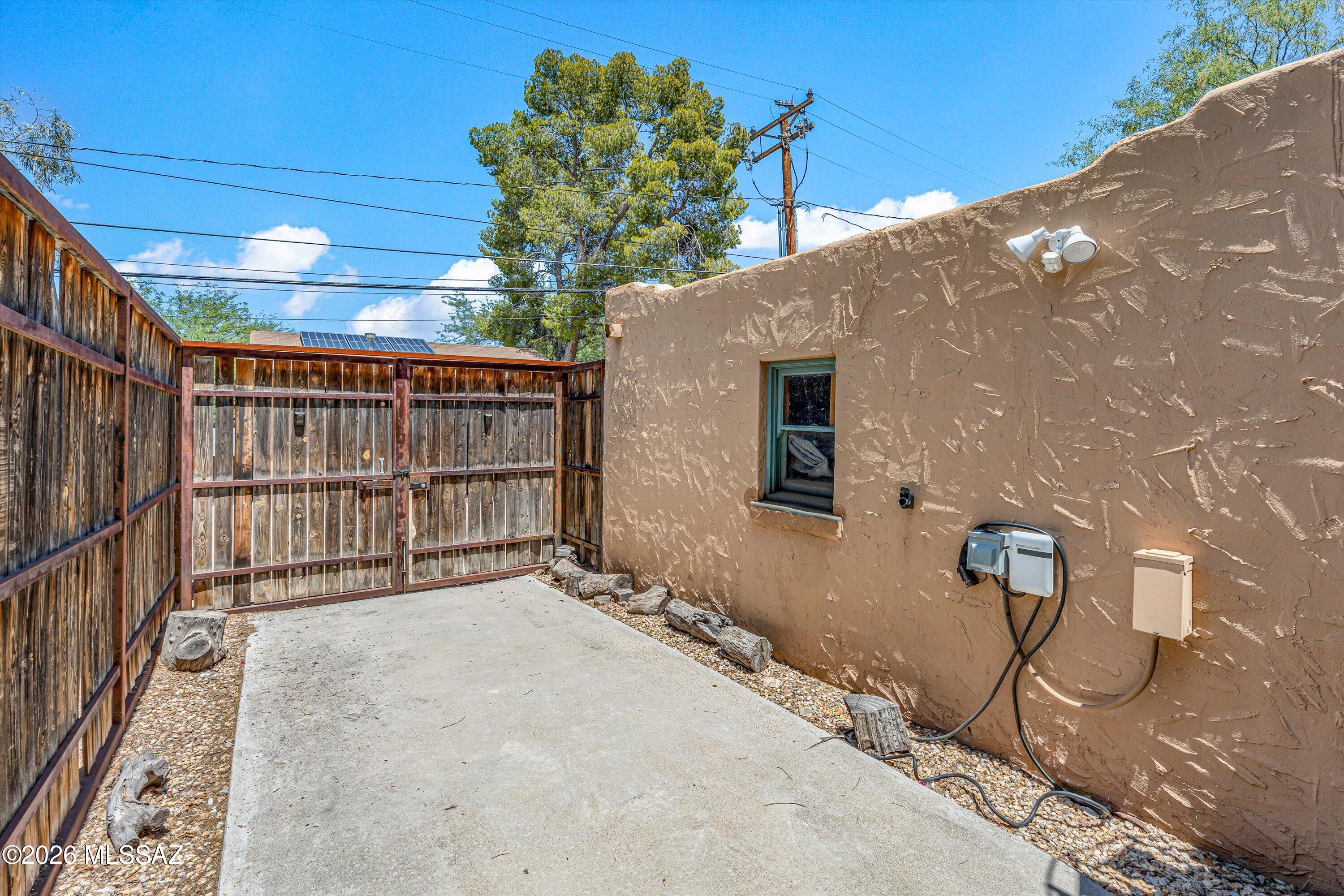 2421 E Speedway Boulevard