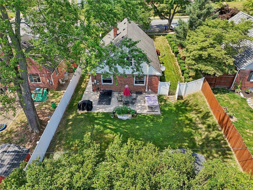 2220 Greenleaf Street