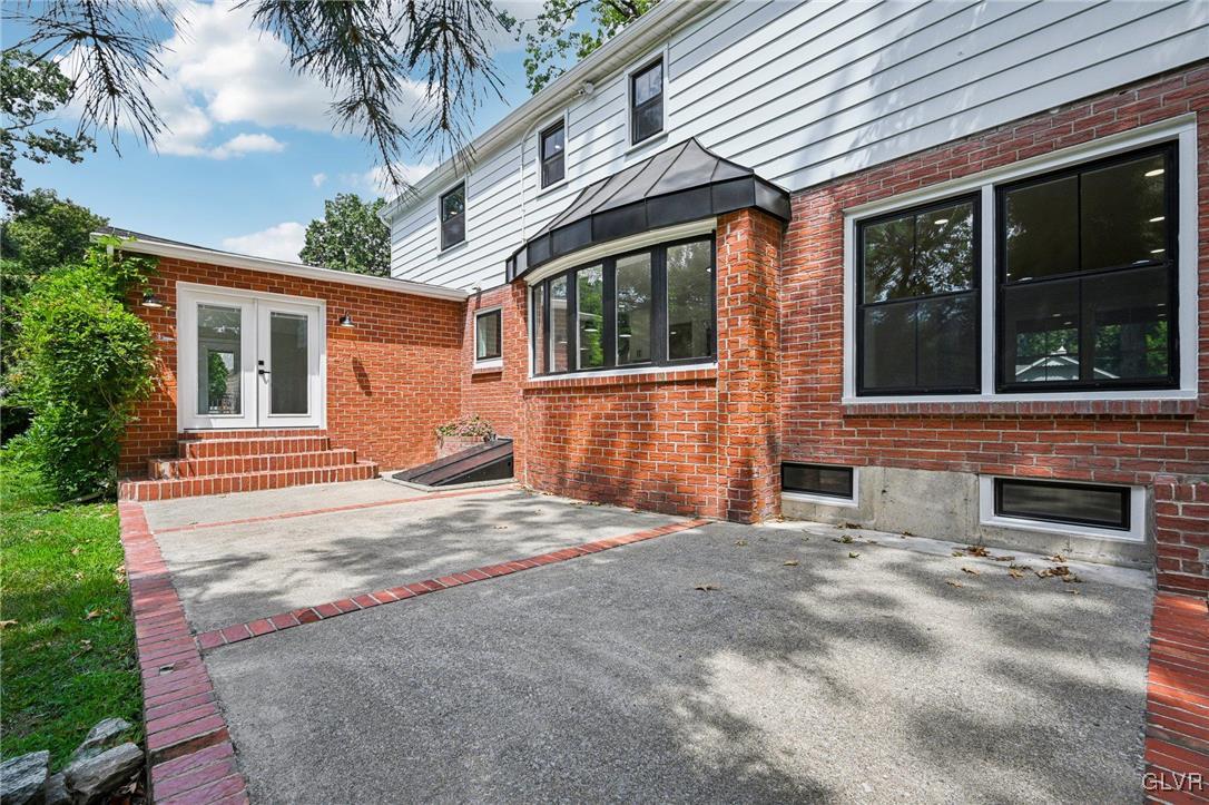 1327 Stafore Drive