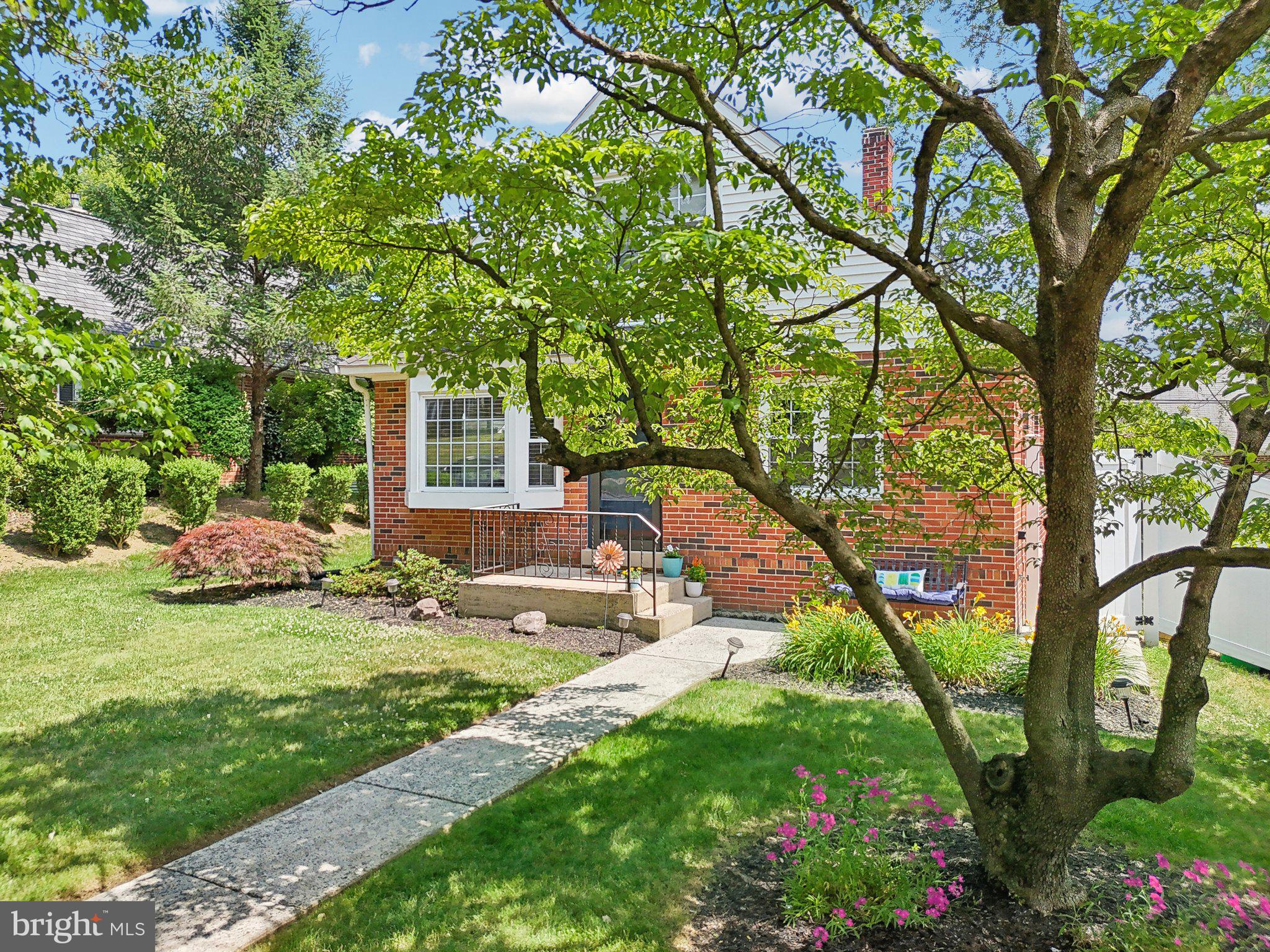 2220 W GREENLEAF STREET