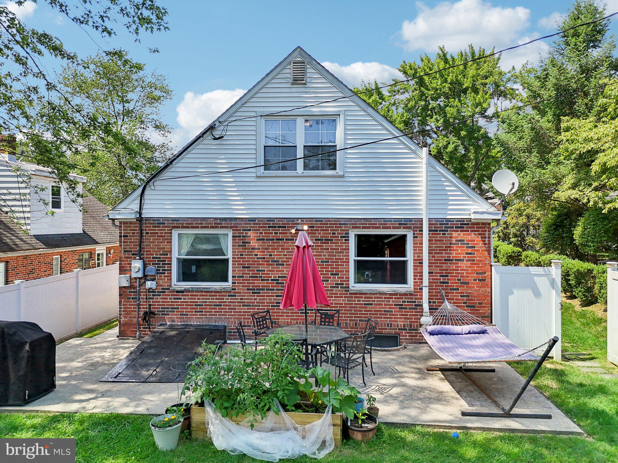 2220 W GREENLEAF STREET
