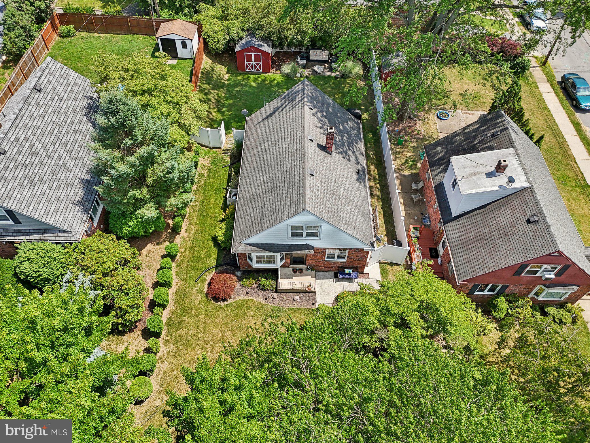 2220 W GREENLEAF STREET