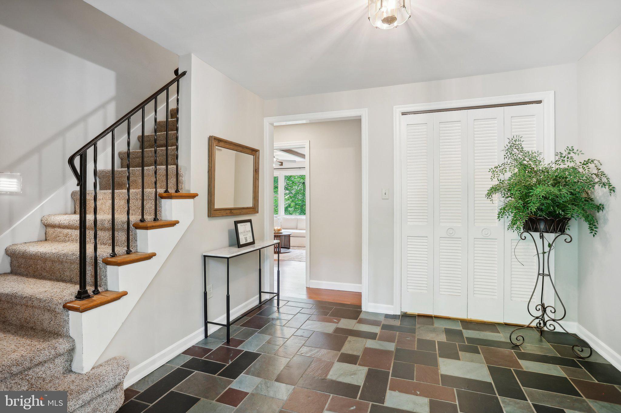 435 N PINE TOP PLACE