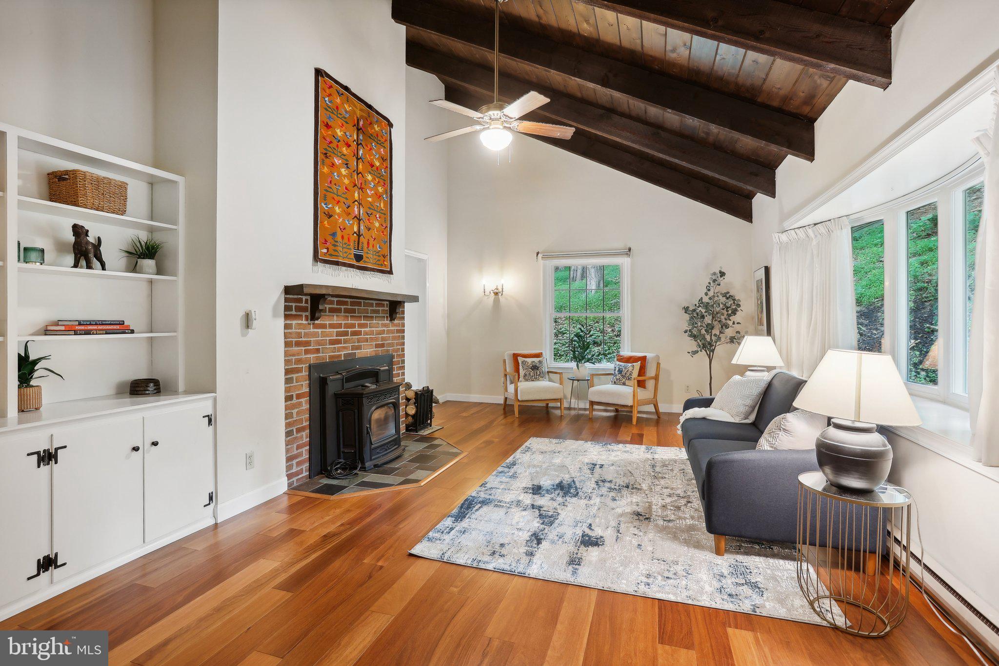435 N PINE TOP PLACE