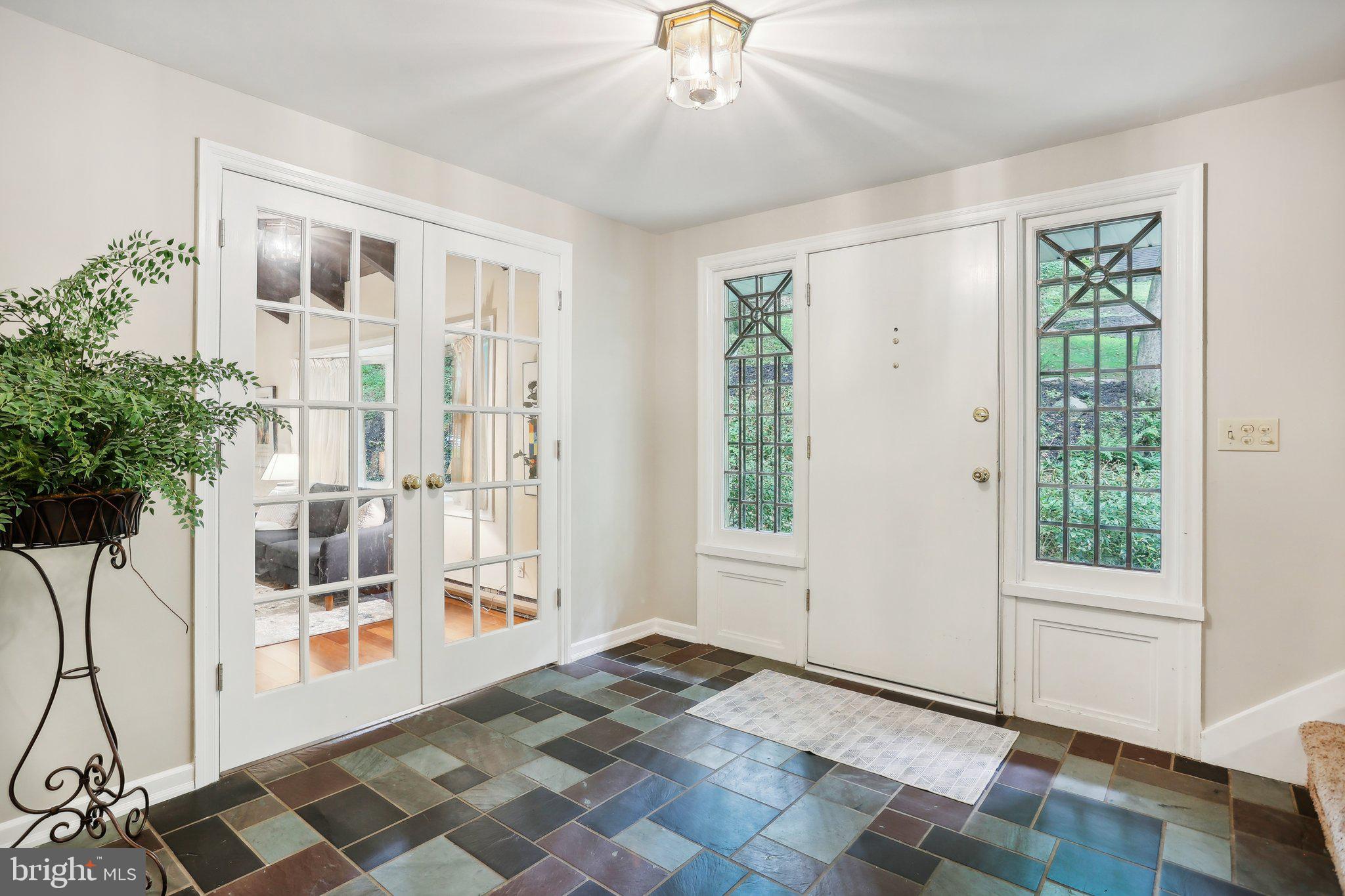 435 N PINE TOP PLACE