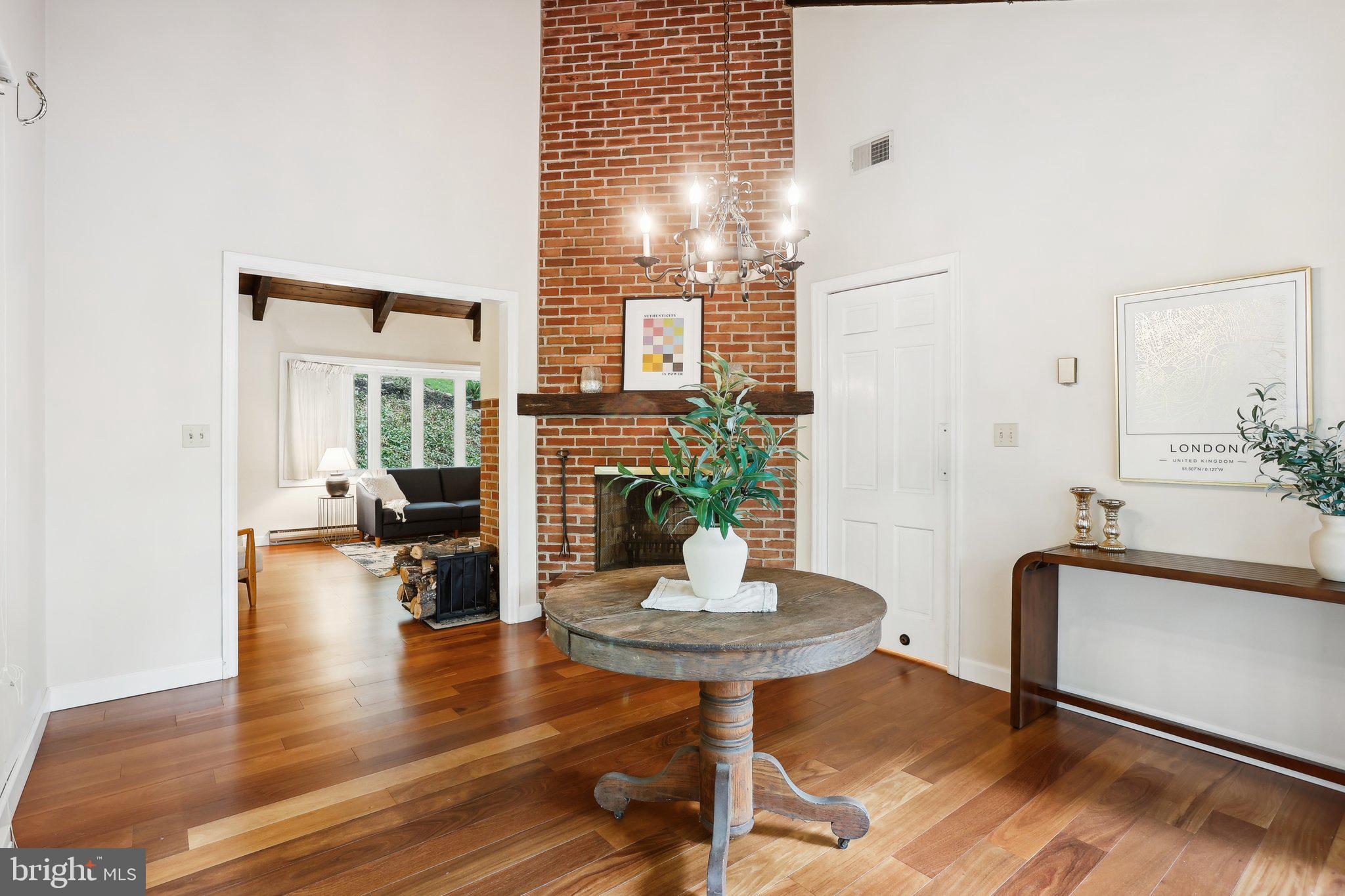 435 N PINE TOP PLACE