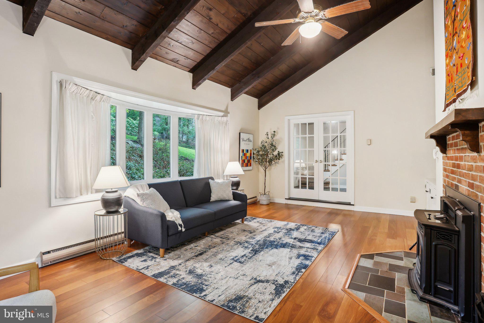 435 N PINE TOP PLACE
