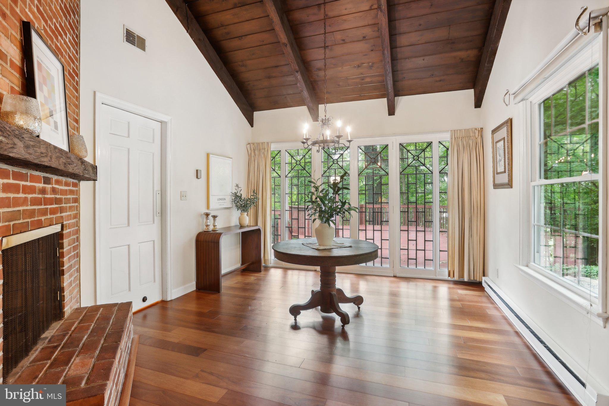 435 N PINE TOP PLACE