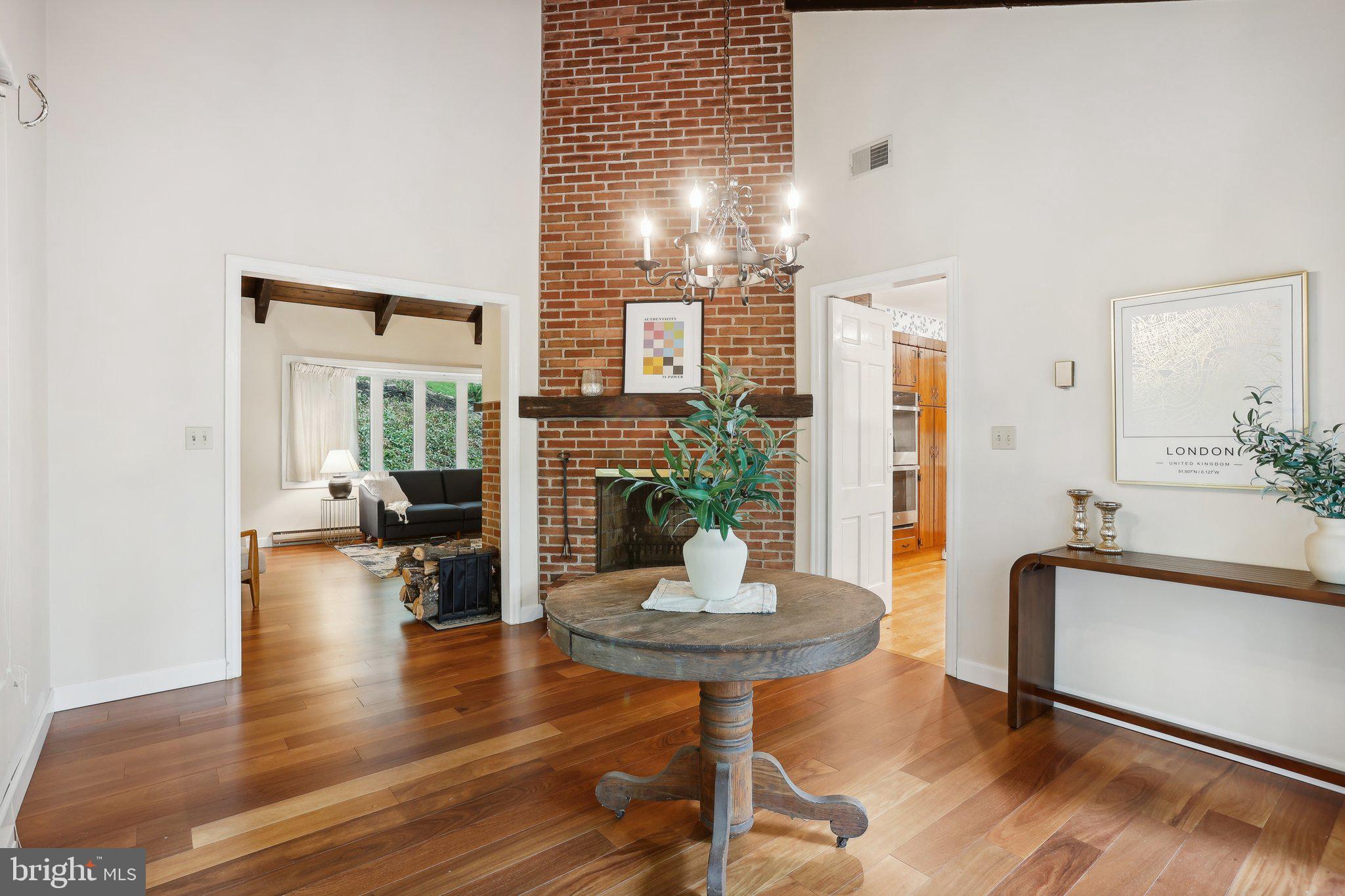 435 N PINE TOP PLACE