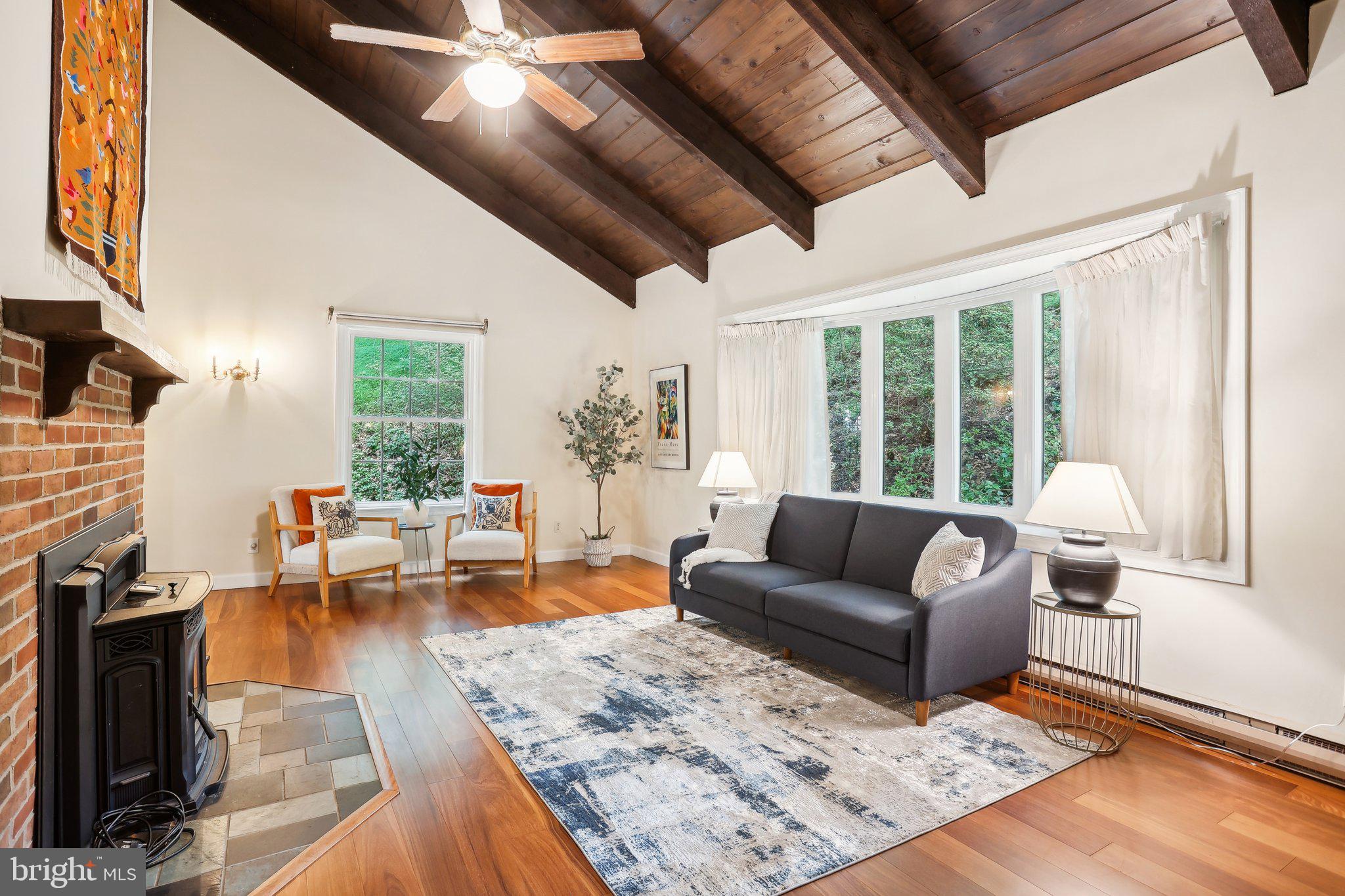 435 N PINE TOP PLACE