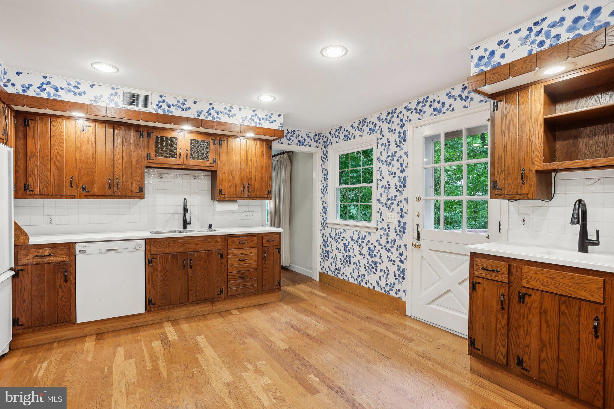 435 N PINE TOP PLACE