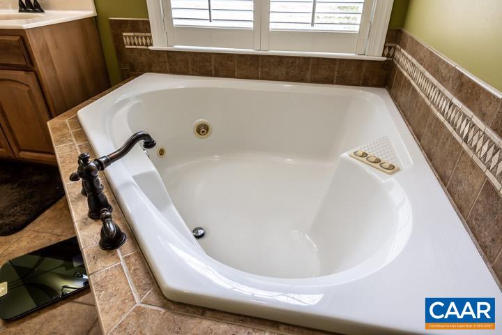 211 HIDDEN SPRINGS LN