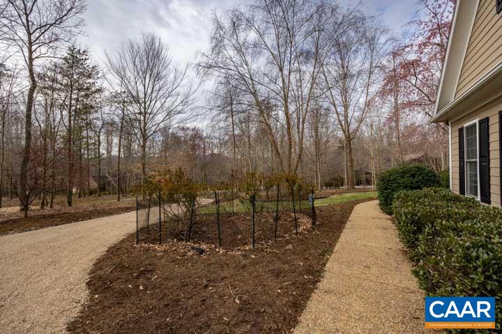 211 HIDDEN SPRINGS LN